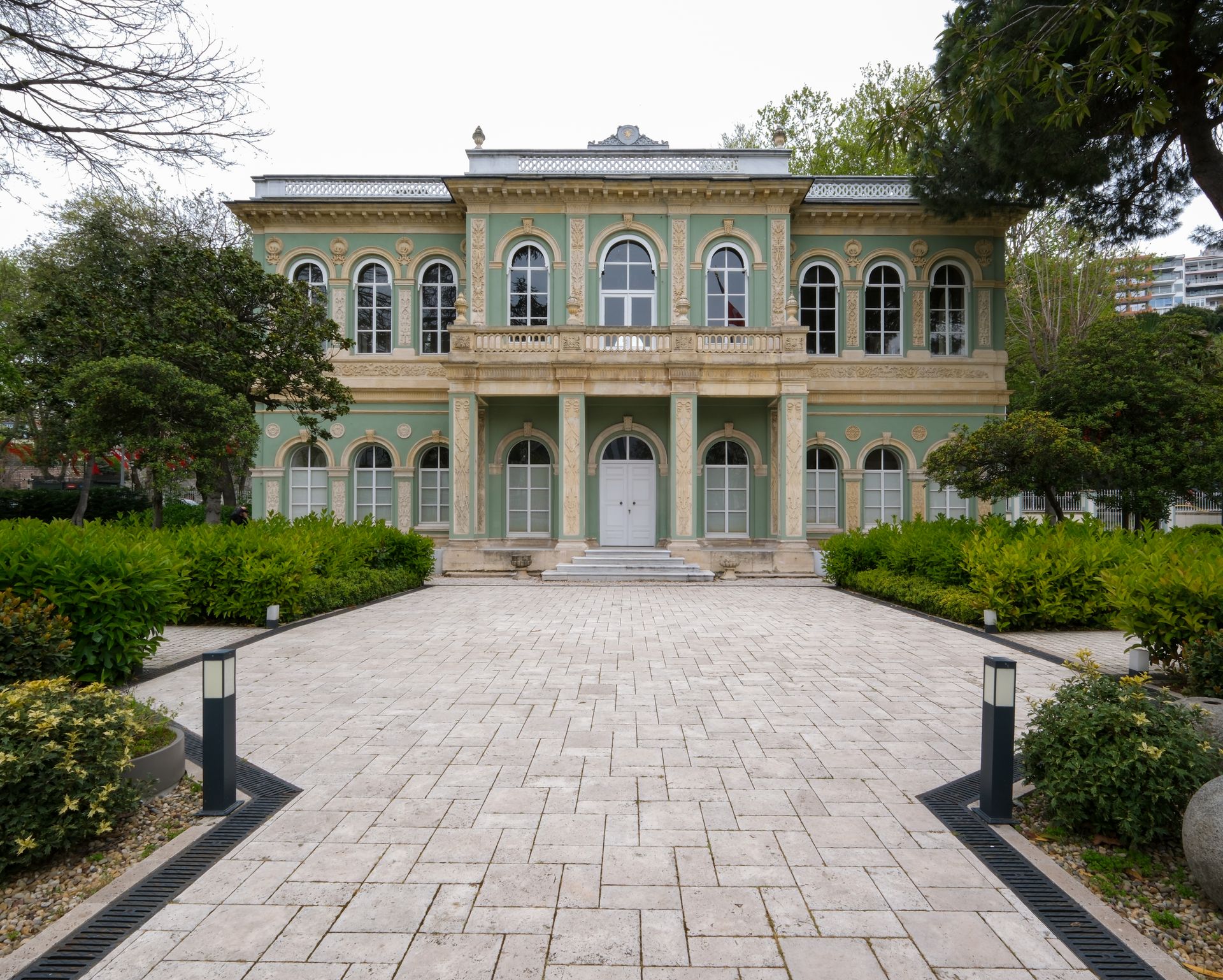 Grand ornate entrance and covered valet driveway of the historic luxury hotel in Istanbul.