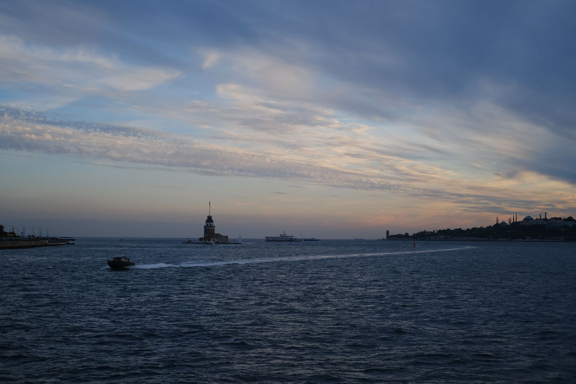 Üsküdar Meydan & Maiden's Tower destination overview